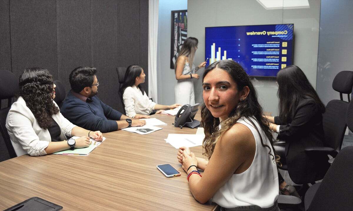 Programa una reunión con un consultor de Media Source para iniciar